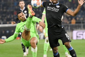 bob体育官方-沃尔夫斯堡战术调整赢得成功，球队士气大振的简单介绍