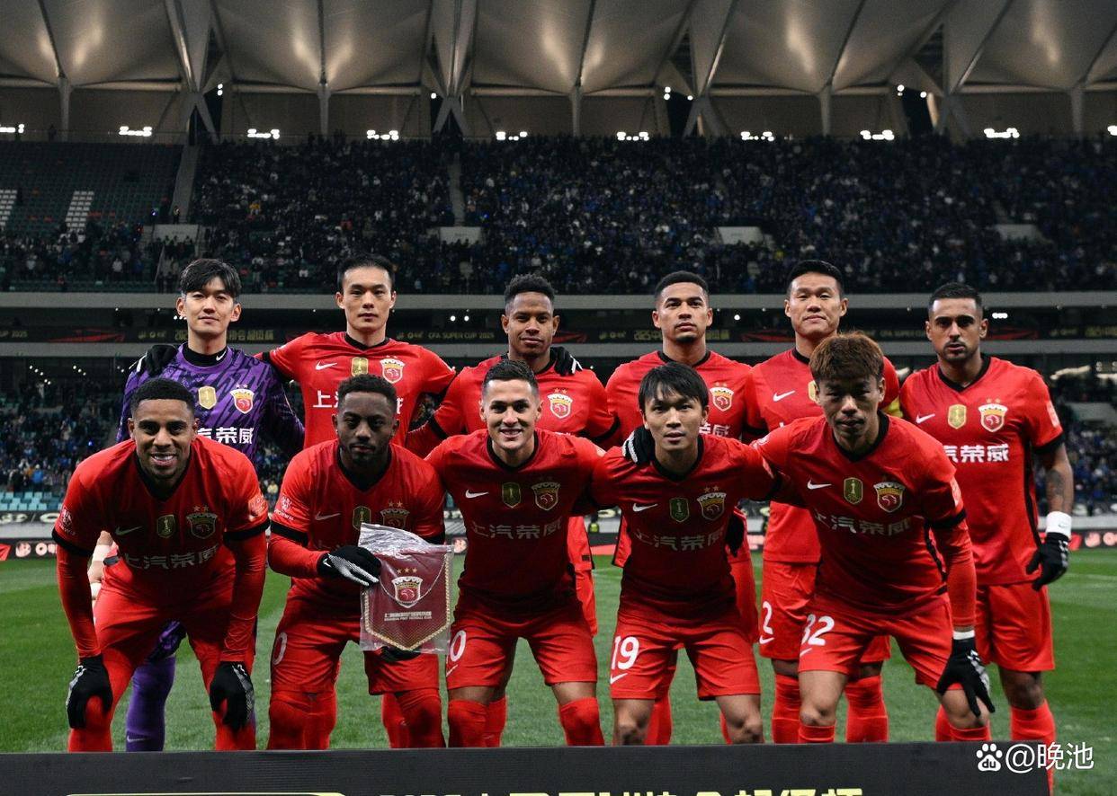 bob体育官网-中超实力对阵，雄鹰搏击争夺胜负难分的简单介绍  第1张