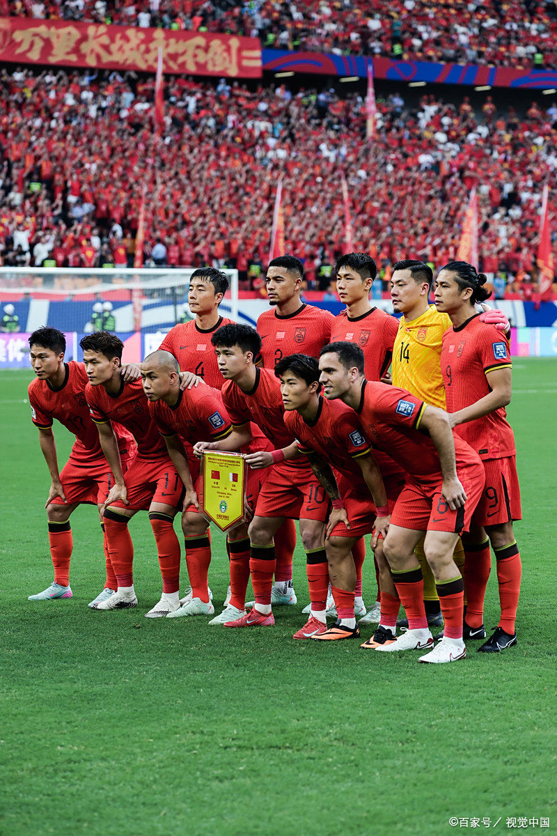 bob体育官网-中超实力对阵，雄鹰搏击争夺胜负难分的简单介绍  第2张